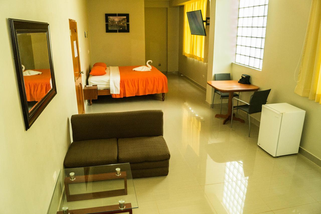 Tahuari Hotel プカルパ エクステリア 写真